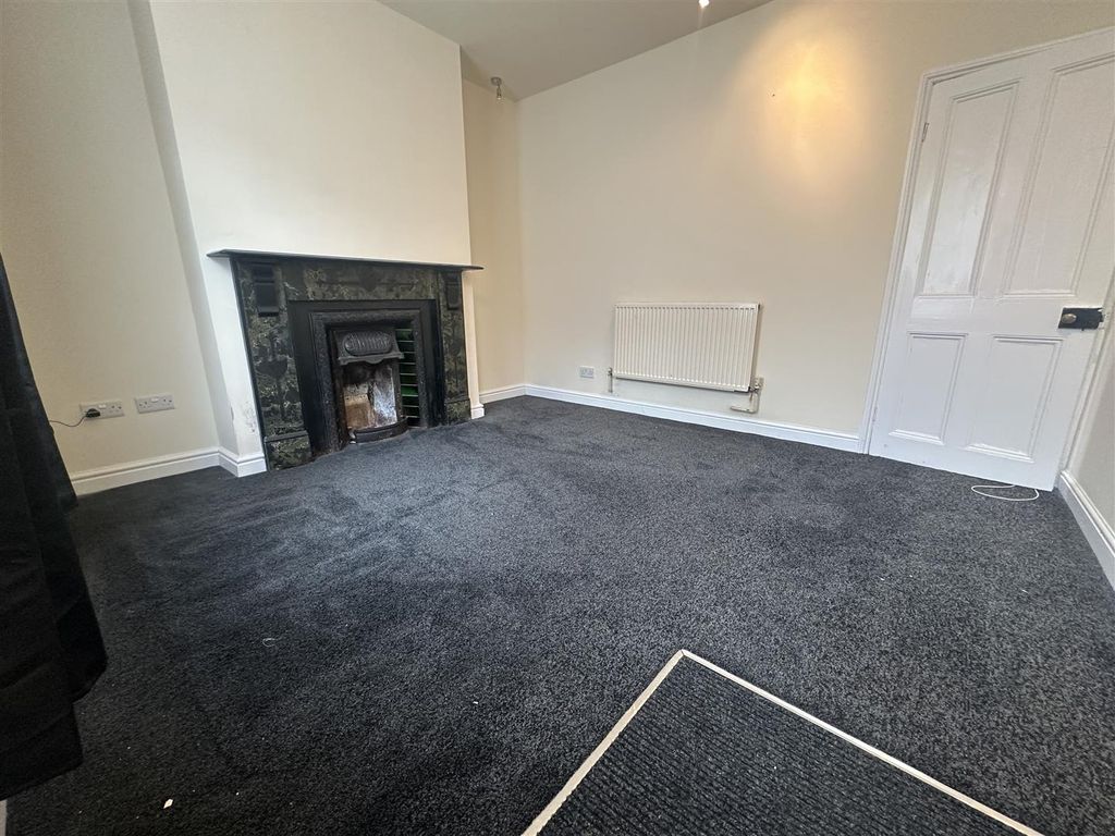 Property photo 3 of 16 Lounge 1.Jpeg