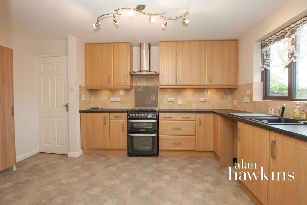 Additional image 8 of 4 bed detached house to rentSheppards Rise, Brinkworth SN15