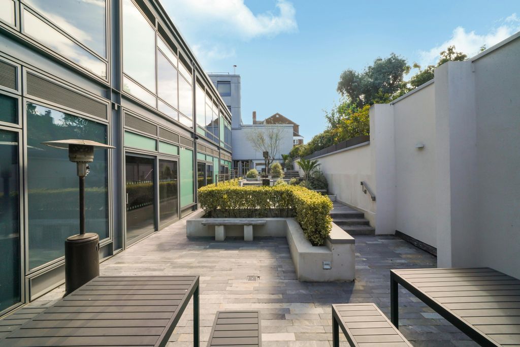 Property photo 2 of 13 Suite 3