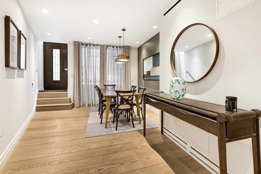 Property photo 3 of 14 7 New Burlington ...