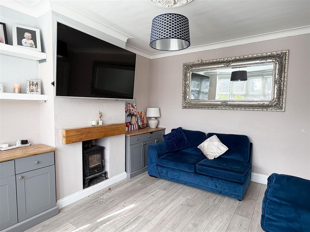 Property photo 3 of 15 Er Lounge2.Jpg