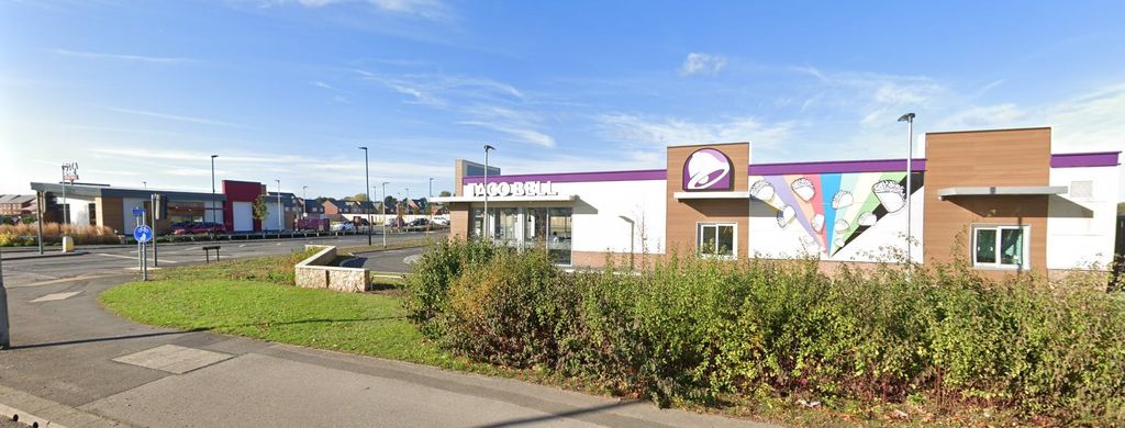 Property photo 2 of 11 Photo Taco Bell.Jpg