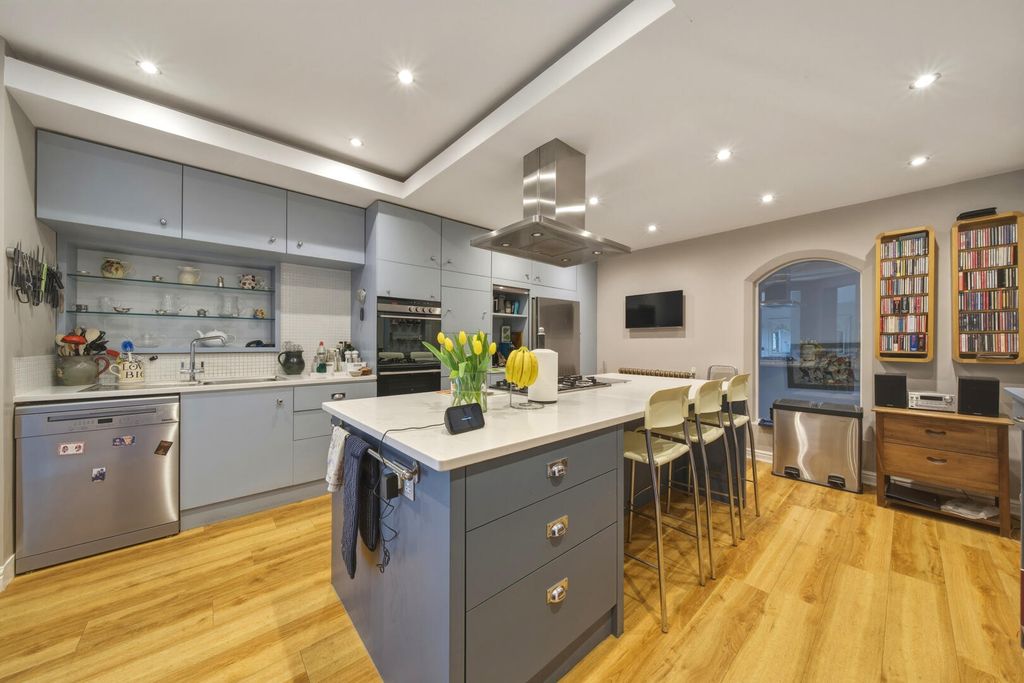 Additional image 4 of 4 bed flat for saleNewcastle Drive, The Park NG7
