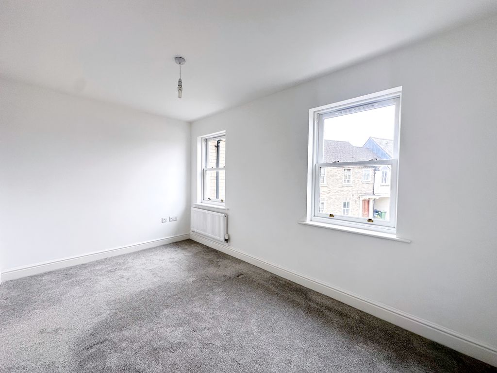 Property photo 3 of 6 Bedroom 1