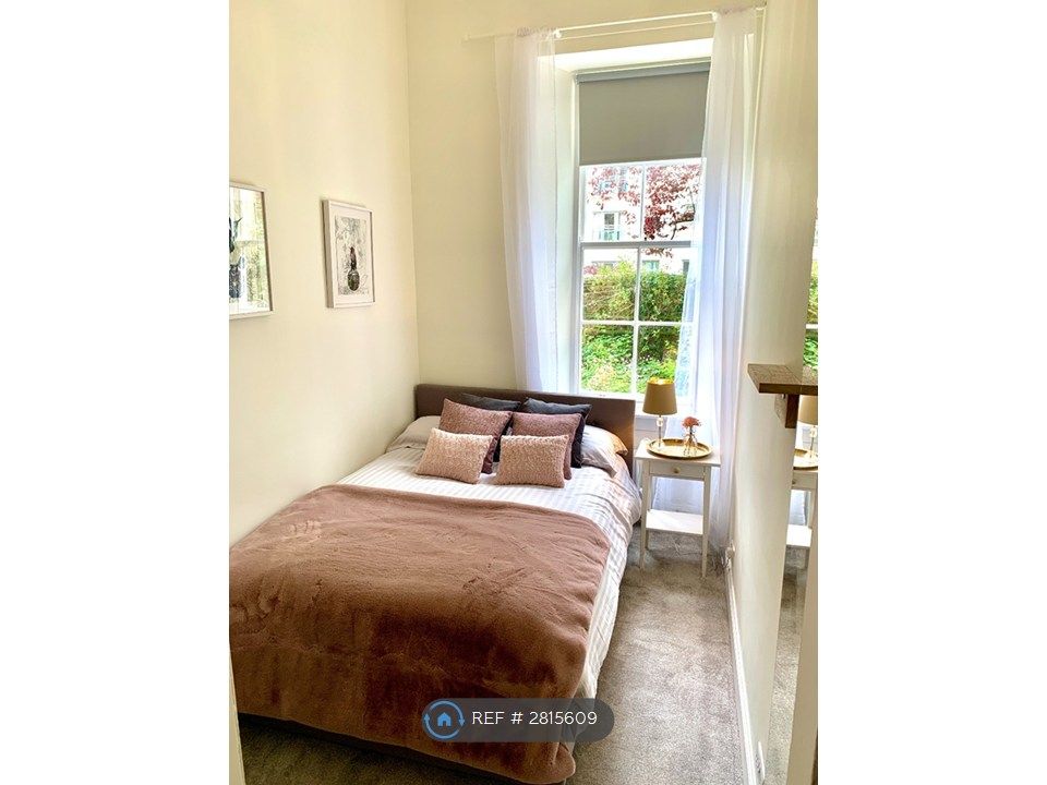 Property photo 1 of 6 Bedroom