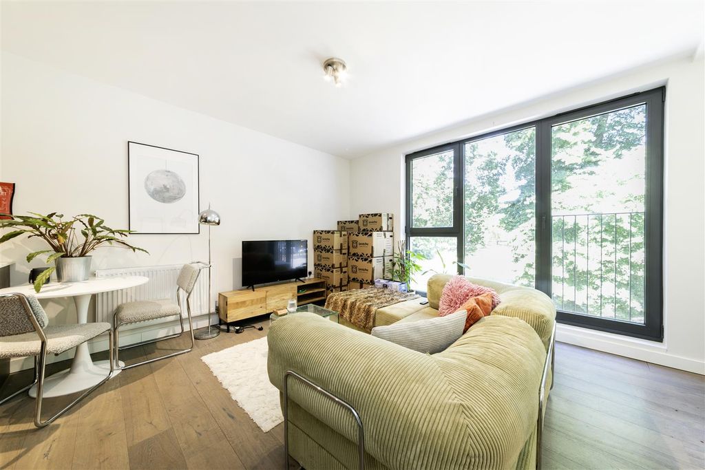 Property photo 1 of 9 F2 Parkview -1.Jpg