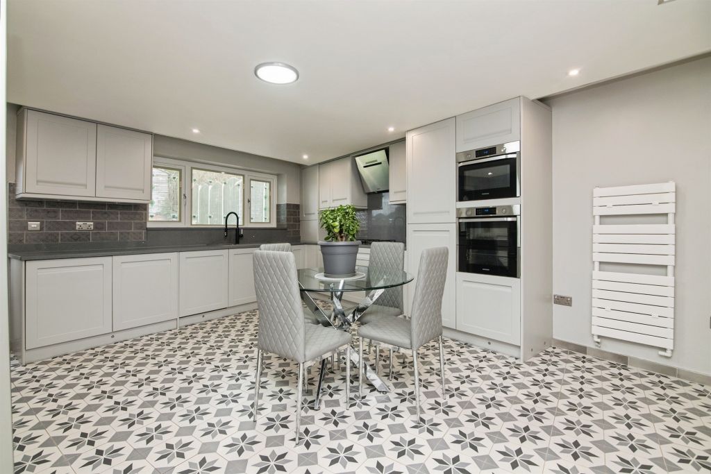 Property photo 3 of 24