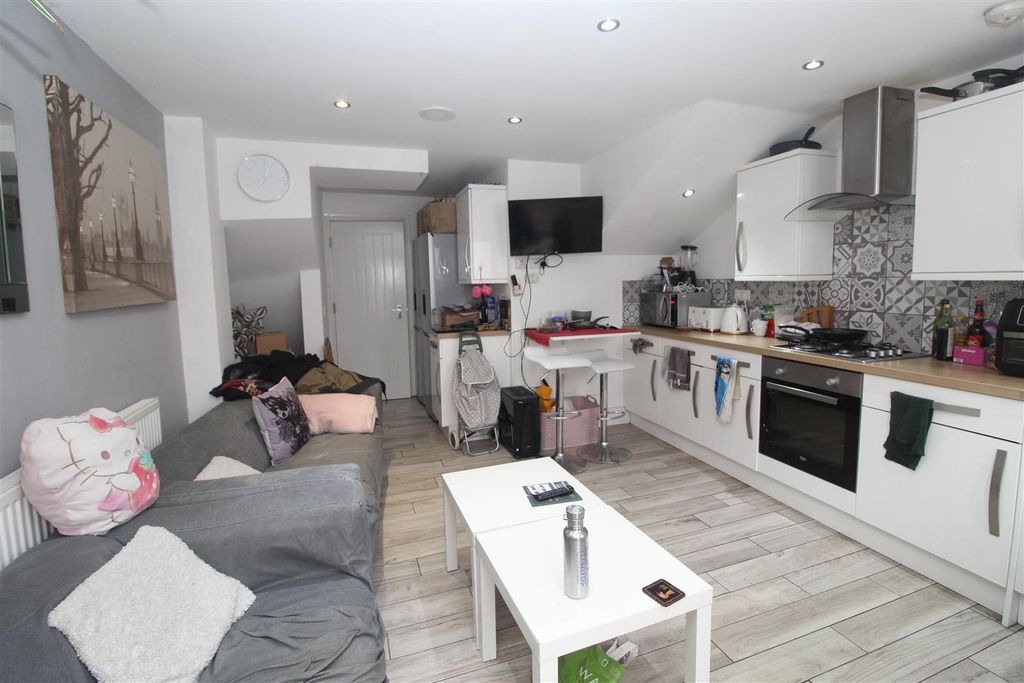 Property photo 3 of 40 Img_1024.Jpg