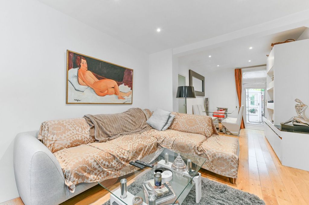 Property photo 2 of 18