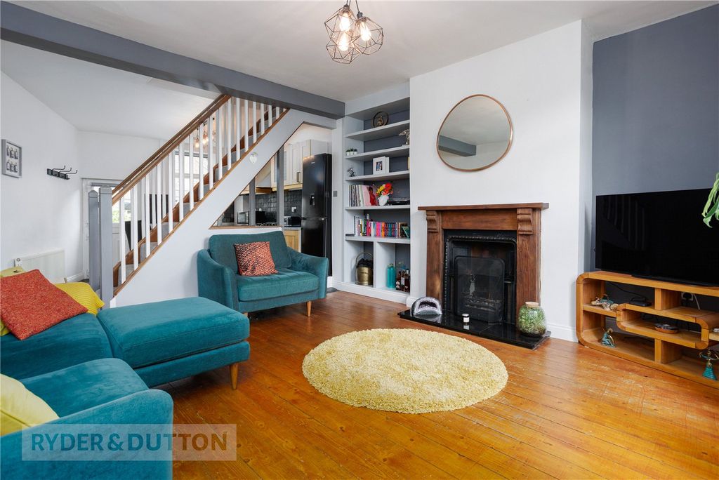 Property photo 1 of 20 Lounge