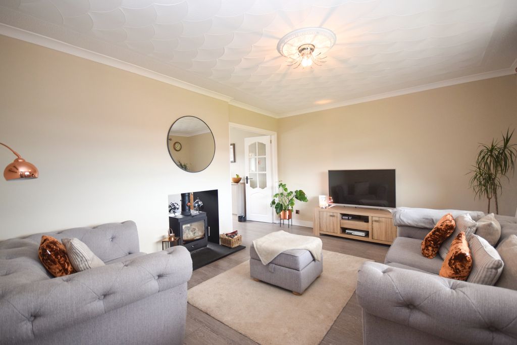 Property photo 2 of 27