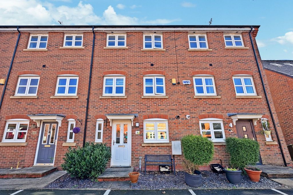 Property photo 1 of 17 External