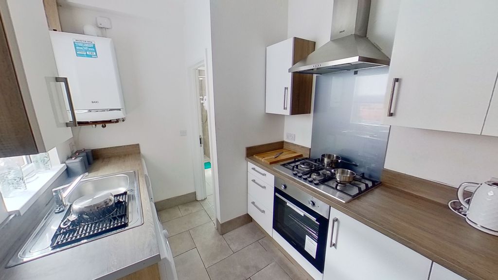 Property photo 2 of 15 Kitchen