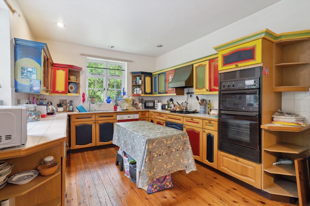 Property photo 2 of 18 Image