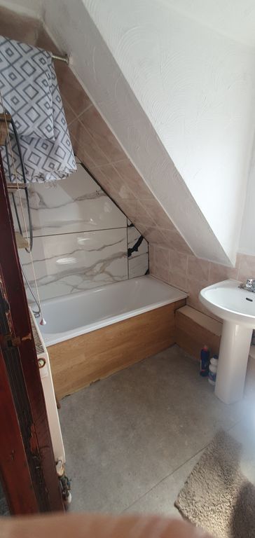 Property photo 1 of 6 Bathroom