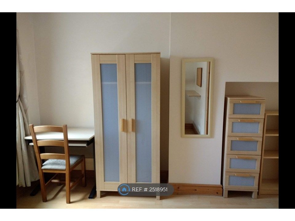 Property photo 3 of 12 Furniture