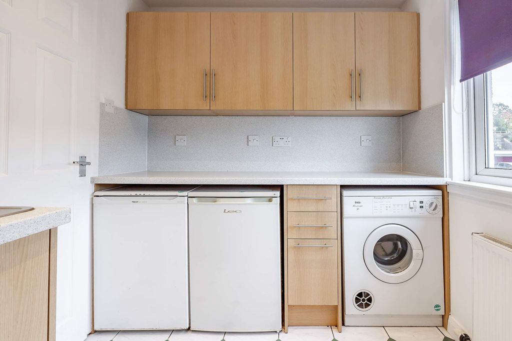 Property photo 3 of 12 Kitchen