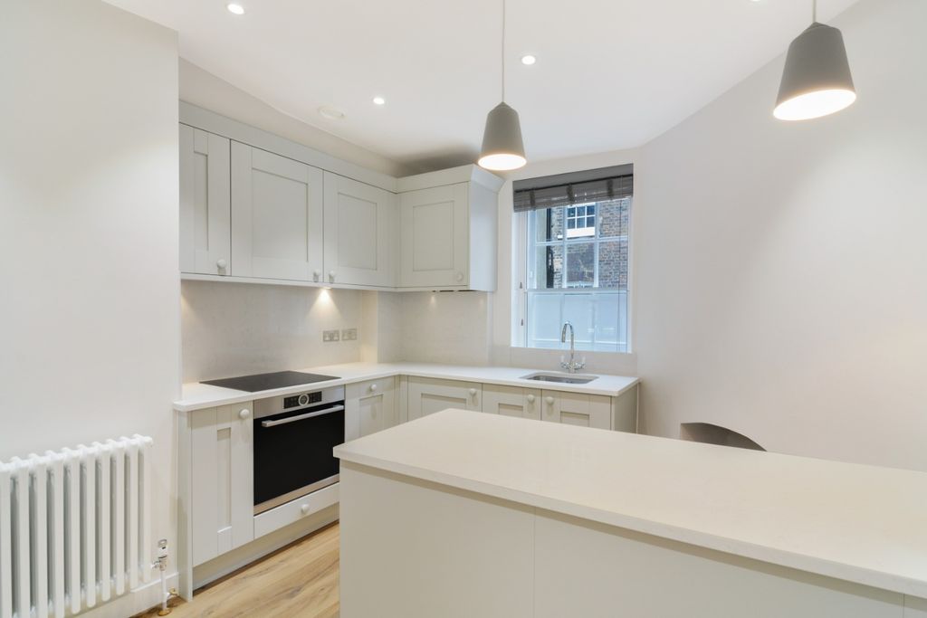 Property photo 2 of 13 970982