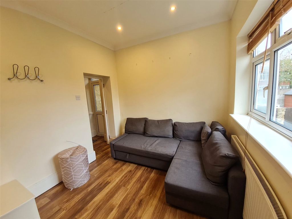 Property photo 2 of 8 Picture No. 12