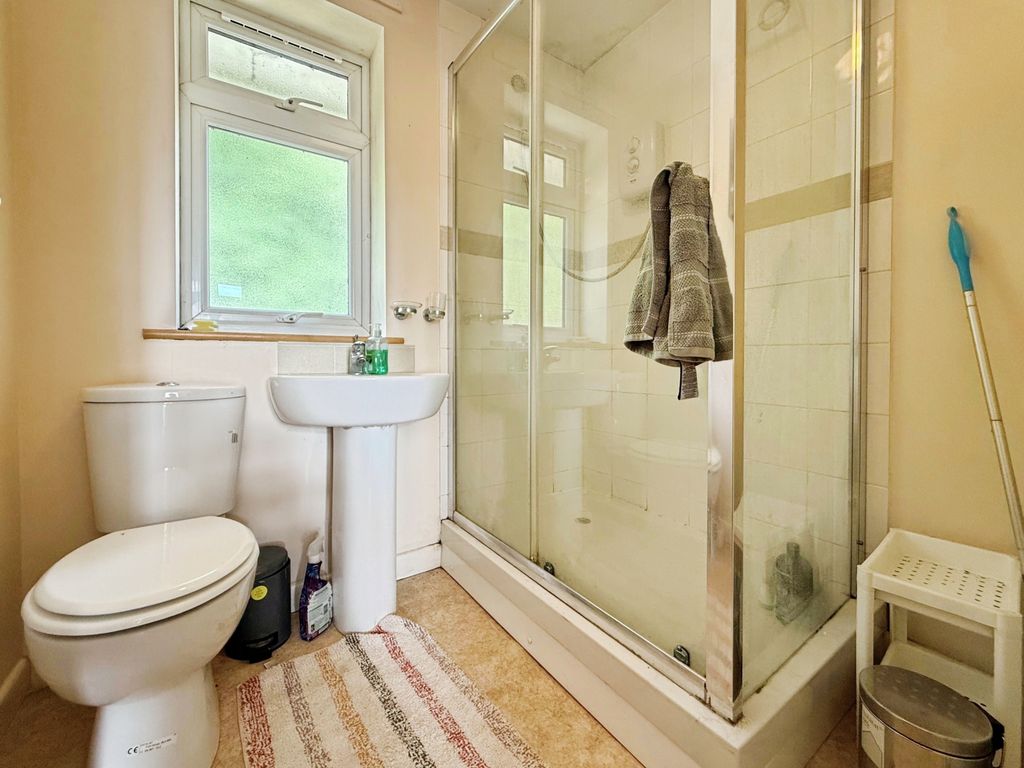 Property photo 2 of 7 En-Suite
