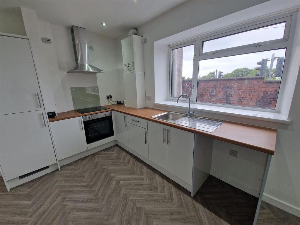 Property photo 3 of 12 9525ee10-F908-4690-8Edd-972F2c080d0c.Jpg