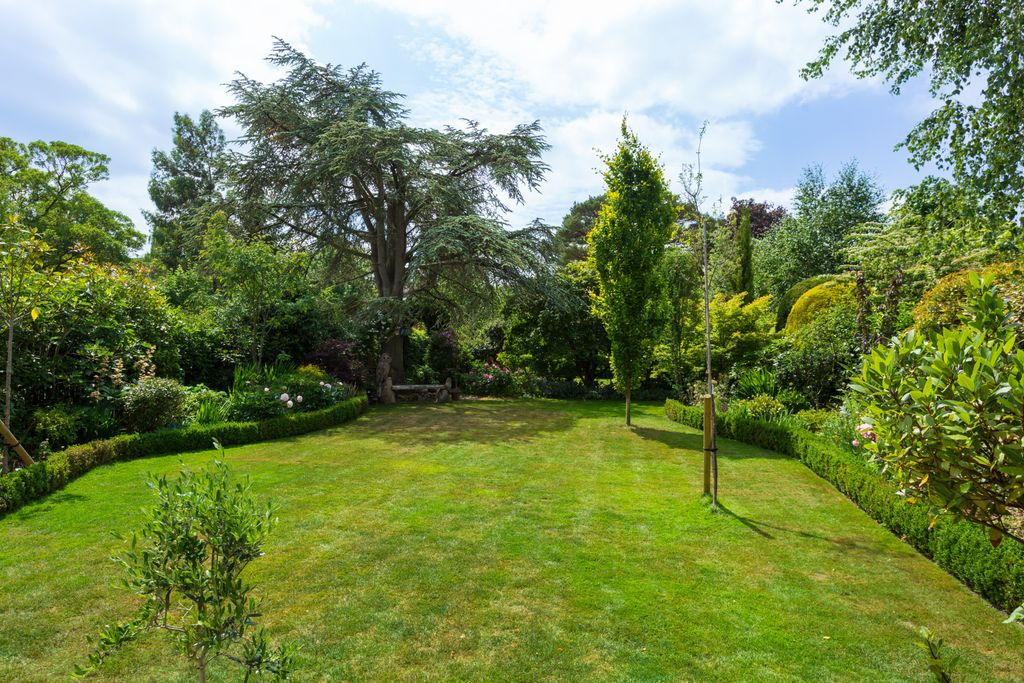 Property photo 3 of 15 Garden