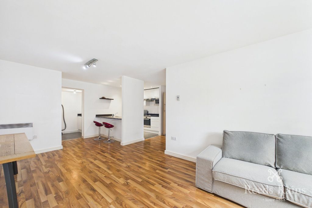 Property photo 3 of 14 Picture No. 06