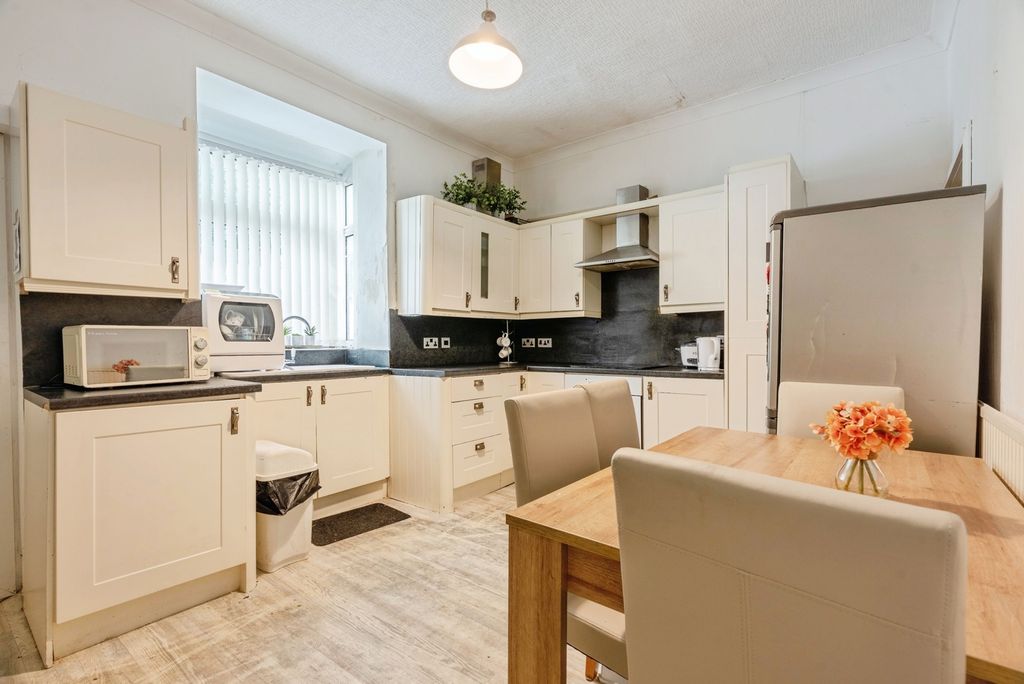 Property photo 3 of 13 Pbox-Img.Jpg