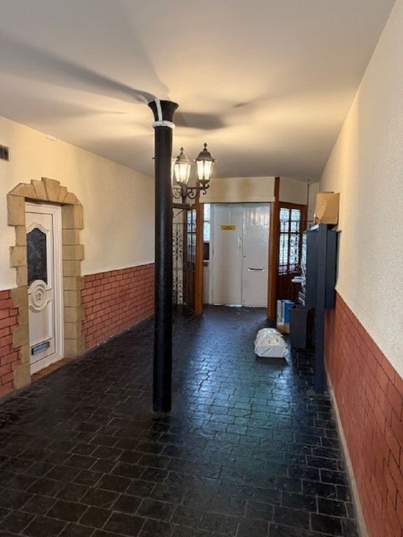 Property photo 2 of 11 Communal Entrance Hall