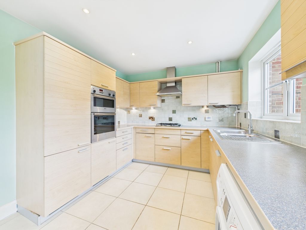 Property photo 2 of 16 Kitchen