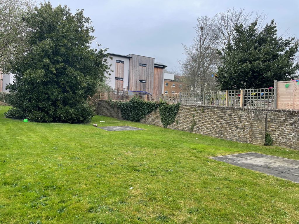 Property photo 2 of 4