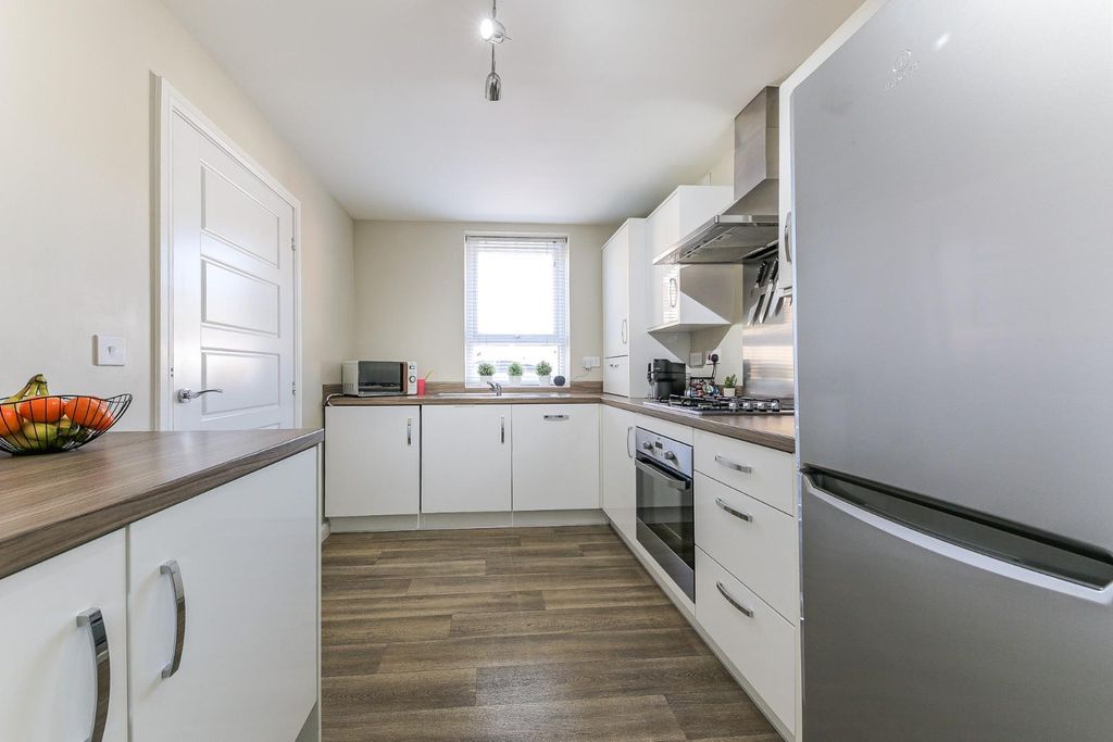 Property photo 3 of 16 Kitchen