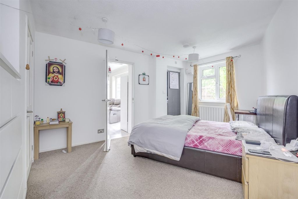 4 bed shared accommodation to rentRedman Road, High Wycombe HP12 photo 5