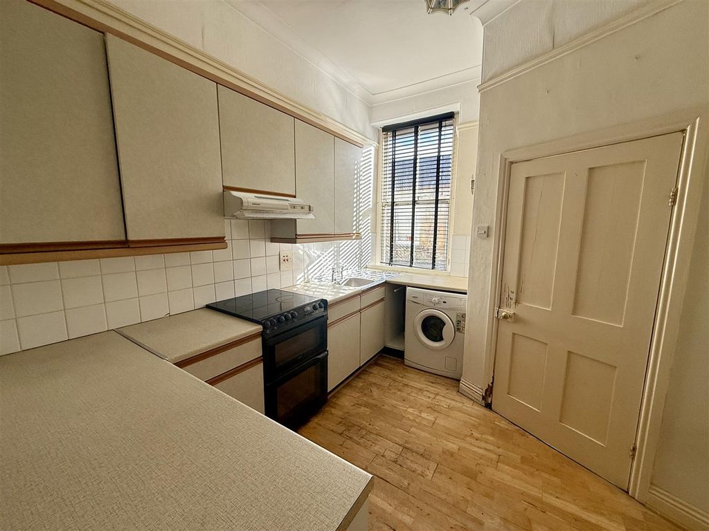 Property photo 3 of 8 Kitchen Diner