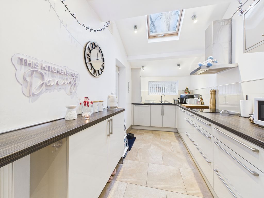 Property photo 3 of 13 Burns Street