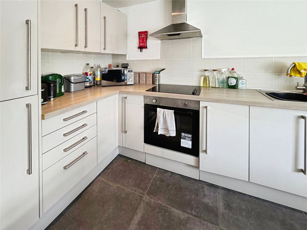 Property photo 2 of 7 Kitchen