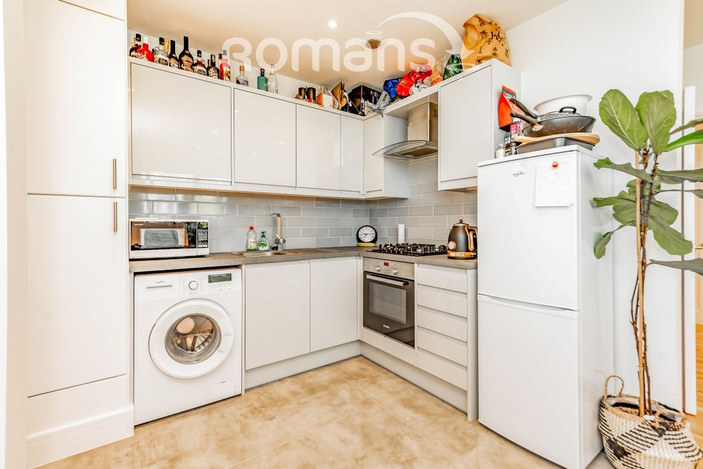 Property photo 2 of 8 Kitchen