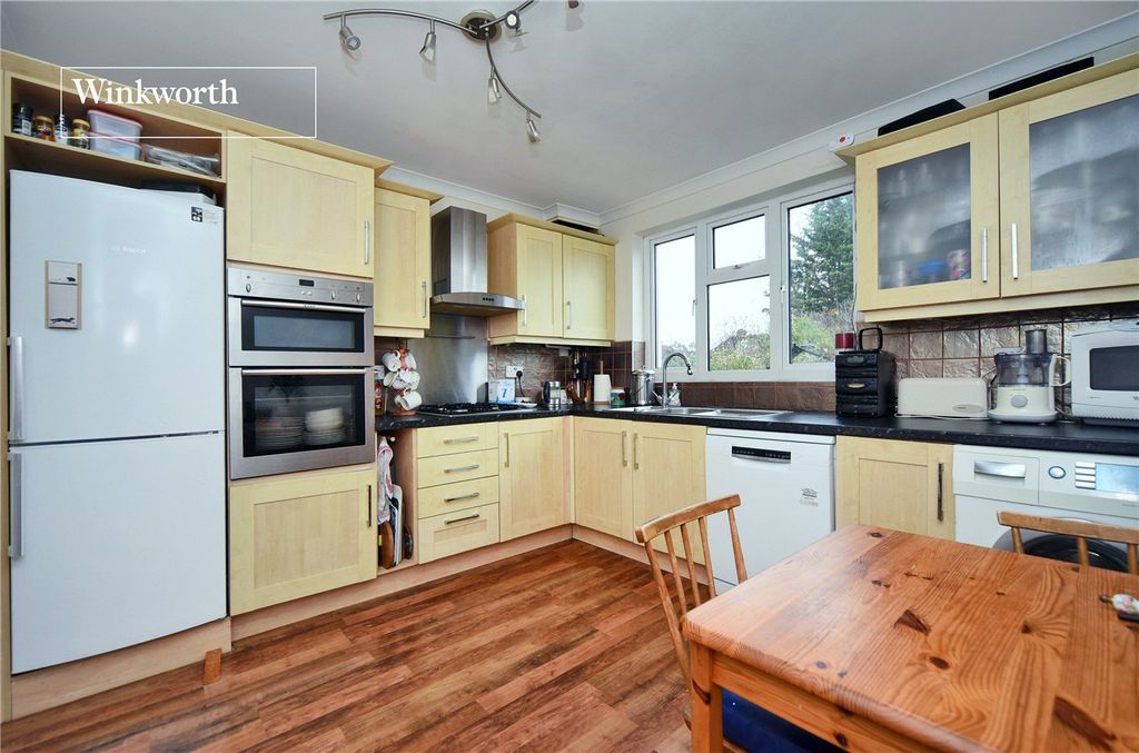 Property photo 2 of 16 Picture No. 15