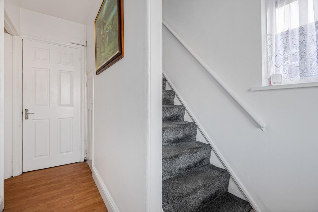 Property photo 2 of 24 Hallway