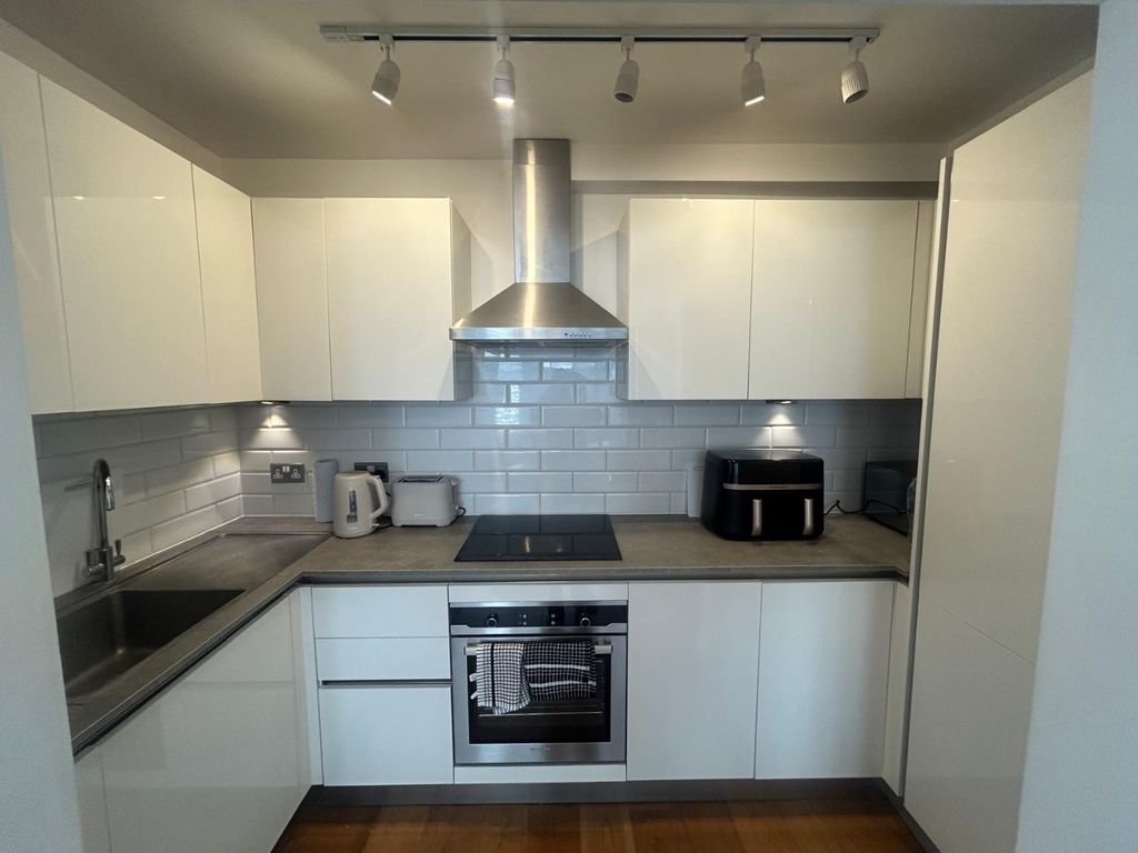 Property photo 3 of 12 5906673