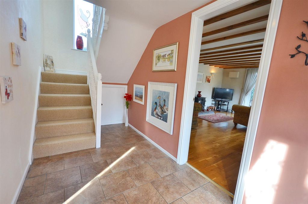 Property photo 2 of 23 Entrance Hall