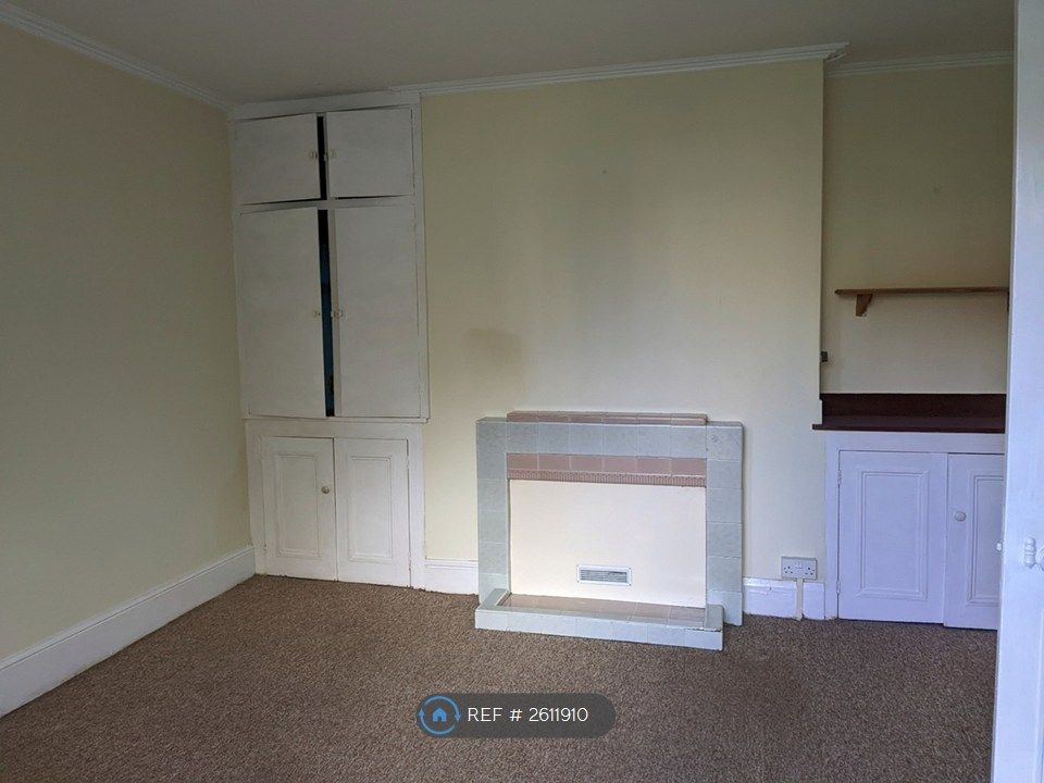 Property photo 3 of 4 Living Room