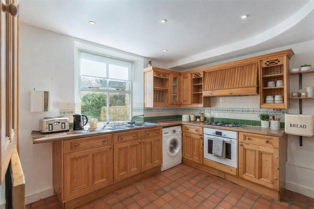 Property photo 3 of 9 Kitchen.Png