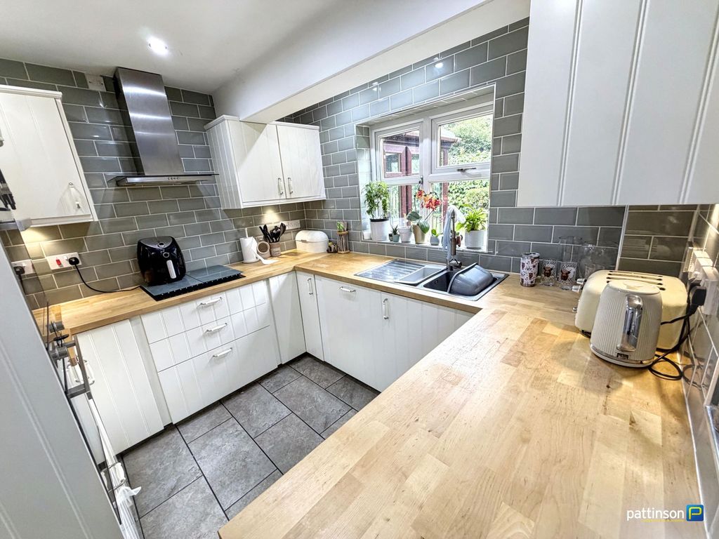 Property photo 2 of 22