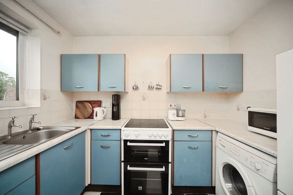 Property photo 3 of 12