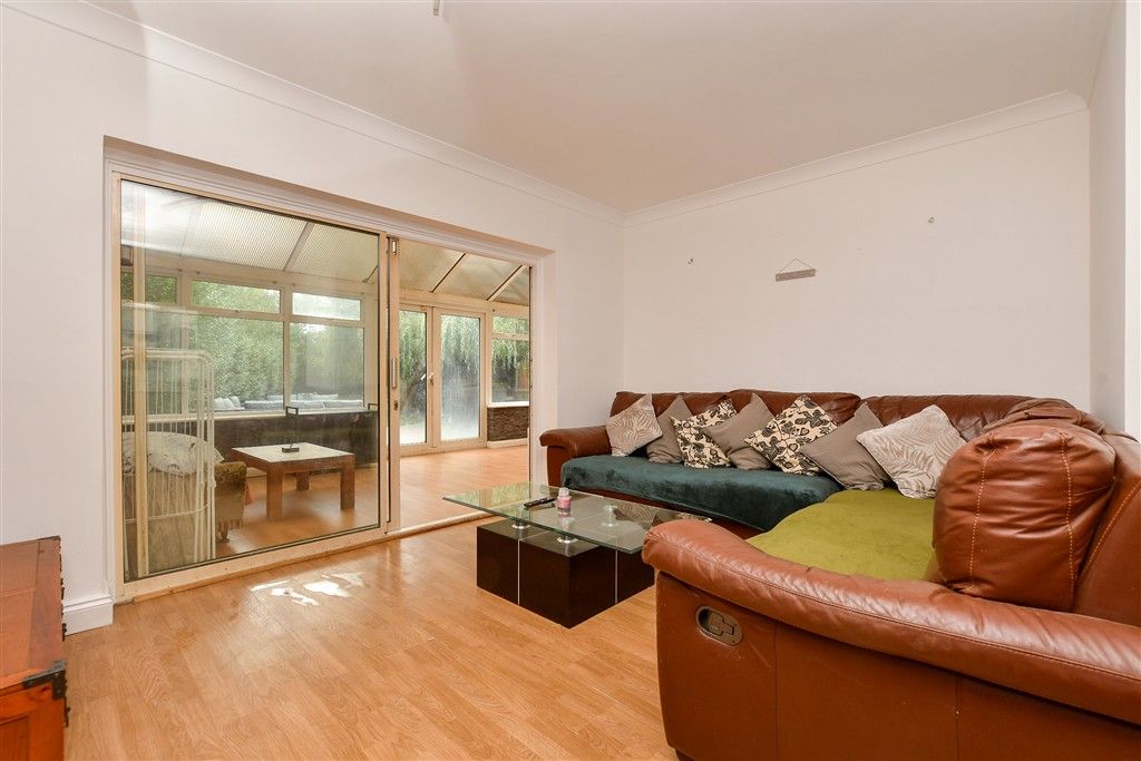 Property photo 3 of 15 Lounge / Diner