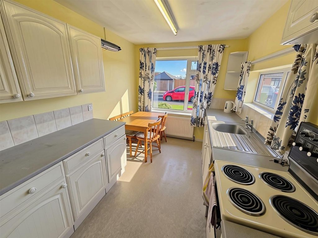 Property photo 2 of 10 4 Lexington - Kitchen.Jpg