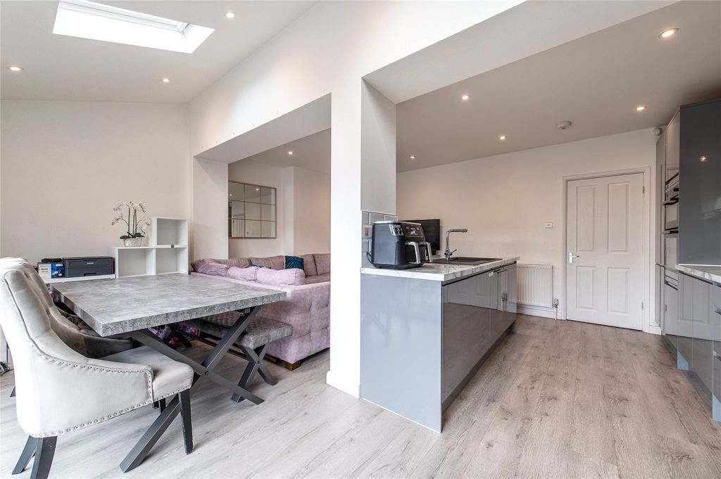 Property photo 2 of 19 Picture No. 23