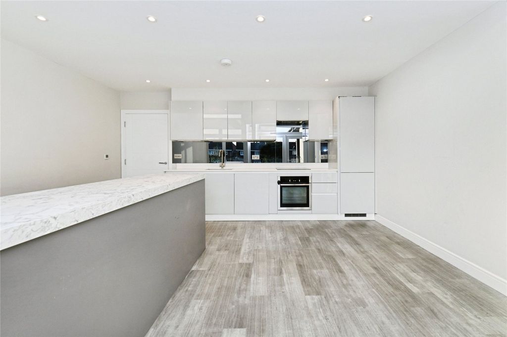 Property photo 3 of 18 Internal