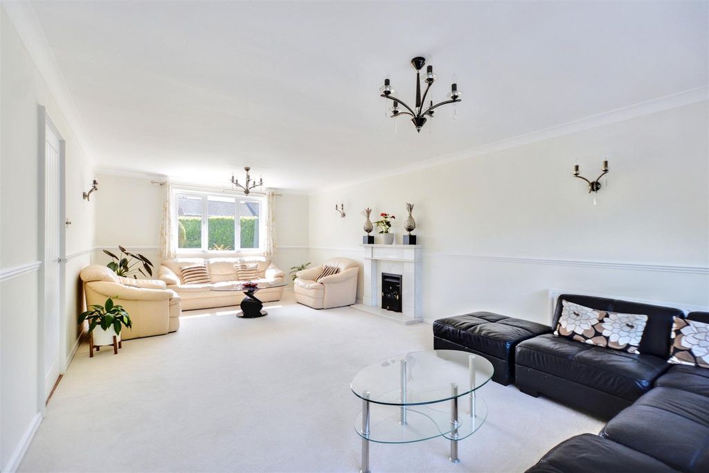 Property photo 2 of 36 Lounge_1.Jpeg